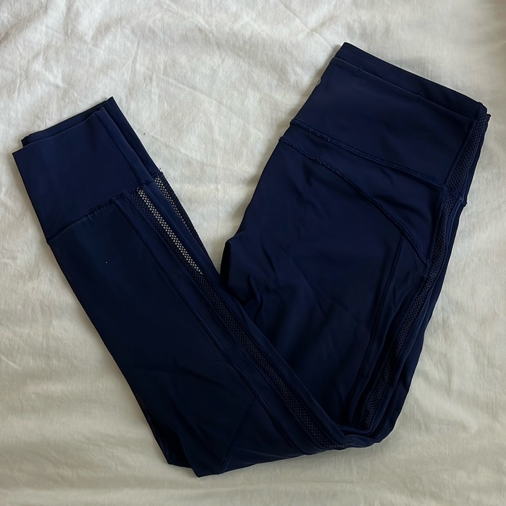 Navy Lululemon cropped leggings